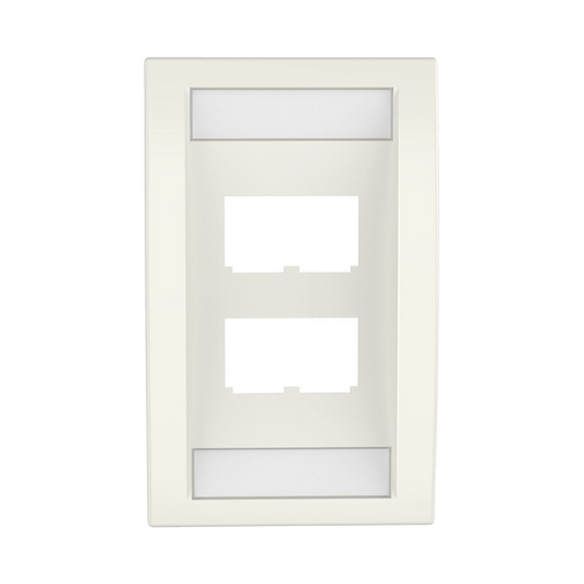 Placa de Pared Vertical Ejecutiva, Salida Para 4 Puertos Mini-Com, Con Espacios Para Etiquetas, Color Blanco Mate